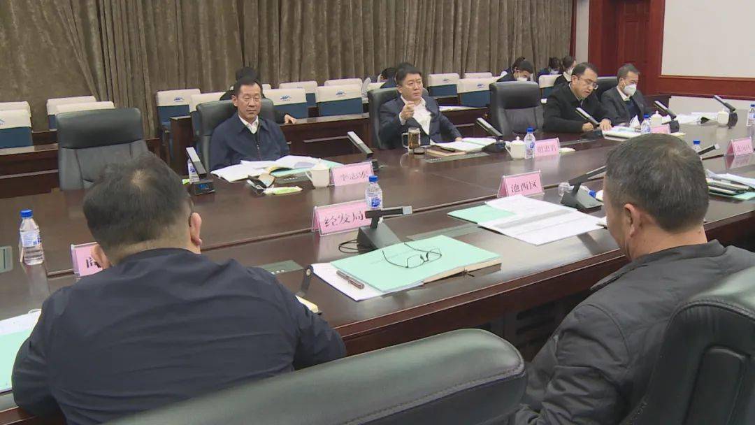 苹果摄像头的升级版:谢忠岩：解放思想 时不我待 全力以赴加快建设升级版的长白山保护开发区