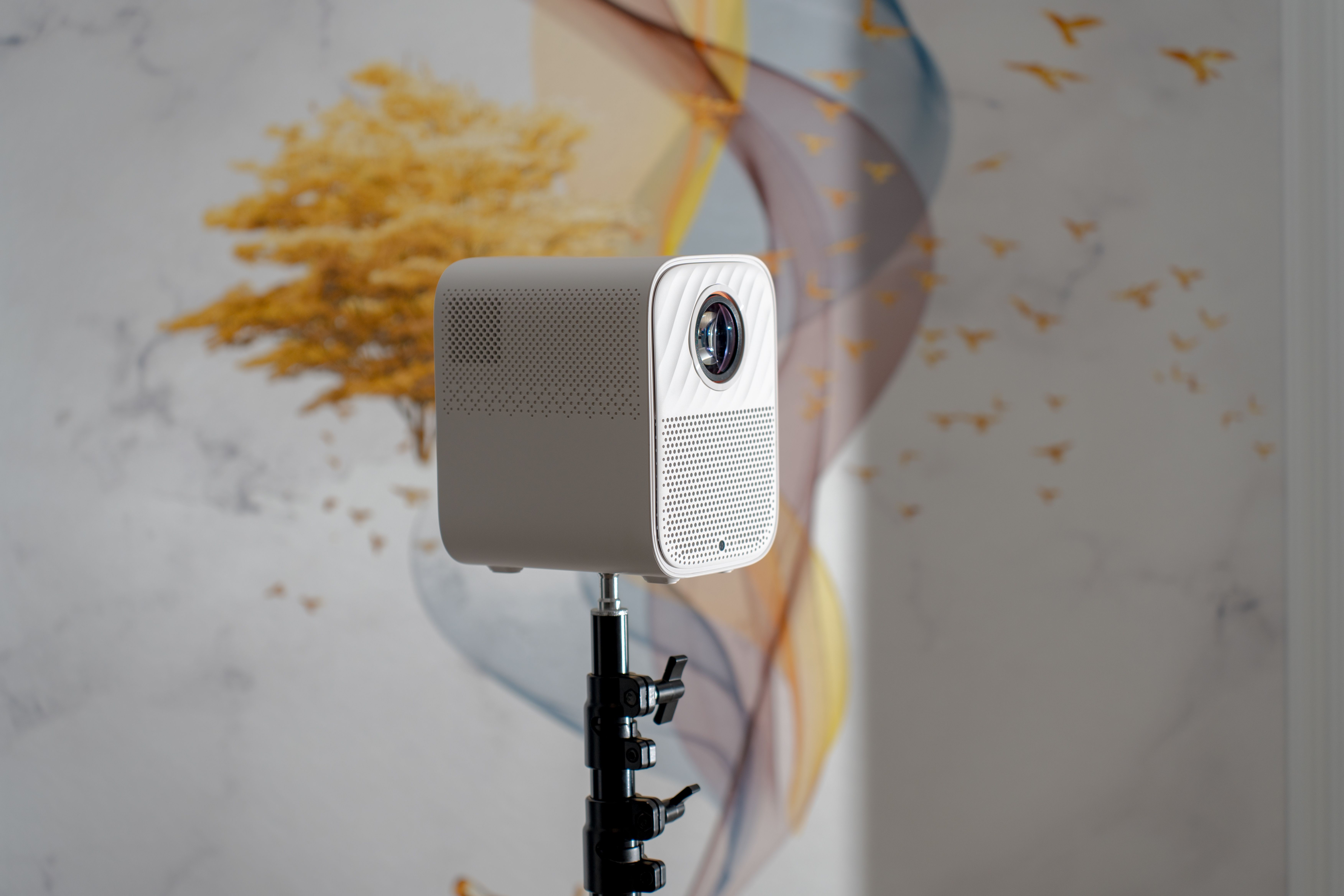 安卓版投影仪100w(投影仪带安卓系统和不带主要区别在哪里)-第2张图片-QuickQ官网