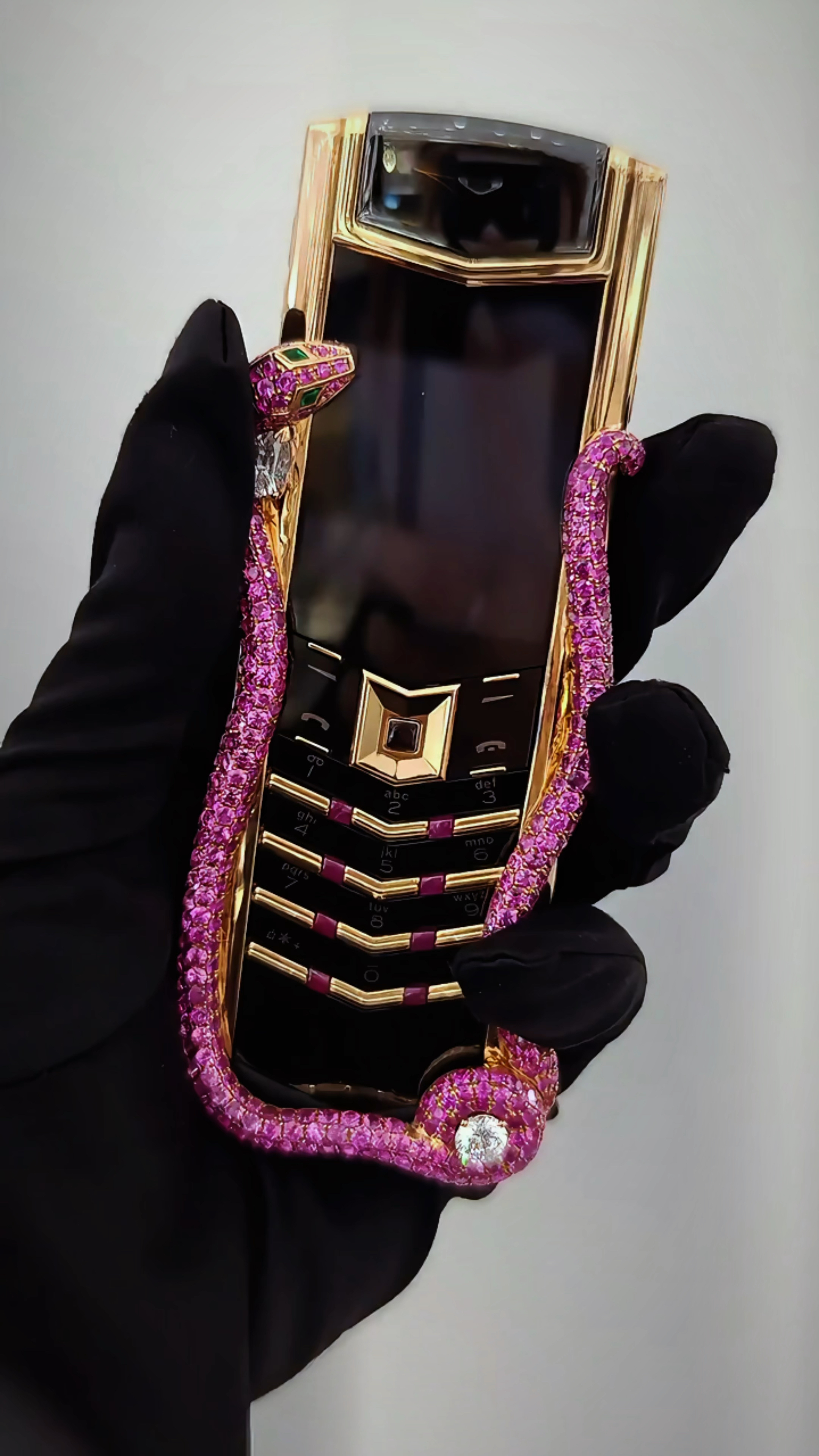 vertu手机宾利限量版(威图手机2020款宾利手机)-第3张图片-QuickQ官网 vertu手机宾利限量版(威图手机2020款宾利手机)-第3张图片-QuickQ官网